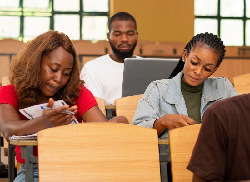 Étudiants en centre de formation et université en Côte d’Ivoire.
