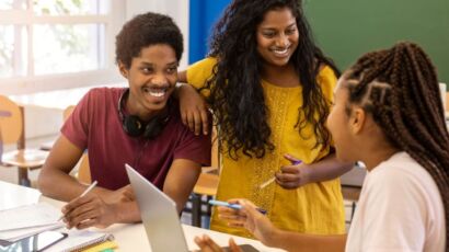 Jeunes en formation courte à Abidjan pour apprendre un métier en 3 mois