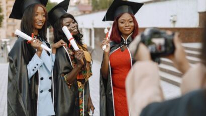 Jeunes diplômés ivoiriens accompagnés vers l’emploi après une formation