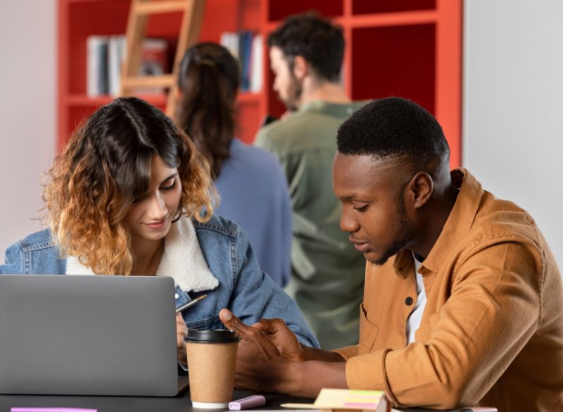 Jeunes en formation professionnelle à Abidjan