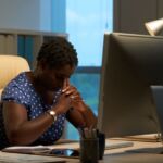 Emplois pour jeunes : comment repérer les offres authentiques et éviter les arnaques