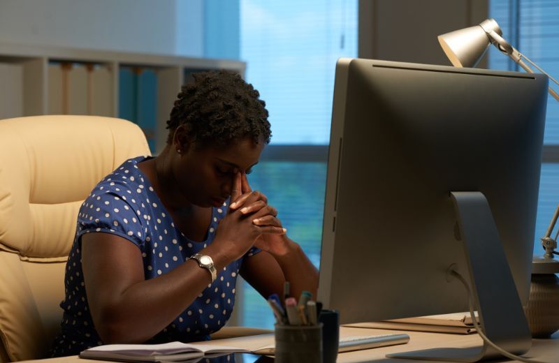 Emplois pour jeunes : comment repérer les offres authentiques et éviter les arnaques